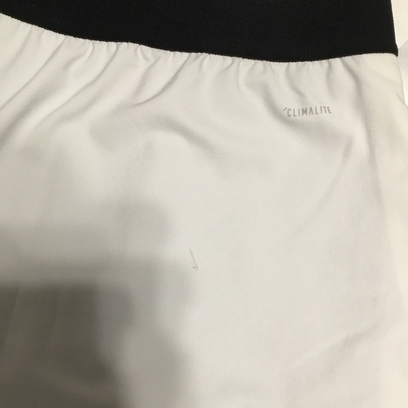 Adidas Girls White Tennis Skirt with shorts underneath (skort) - Picture 3 of 6